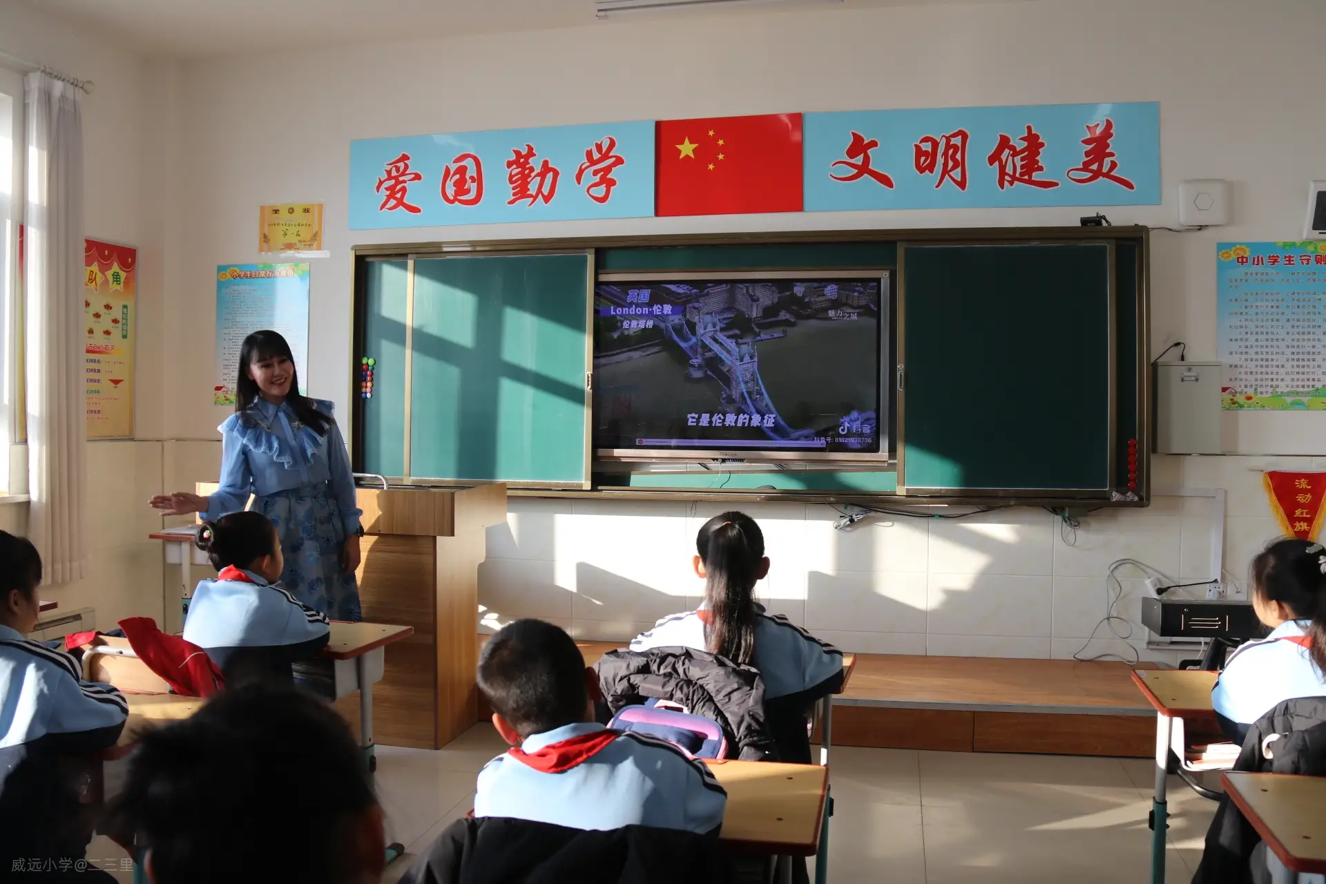 城镇第一中心小学任丹,于晓楠,宋艳芸三位老师展示了精心准备的示范课