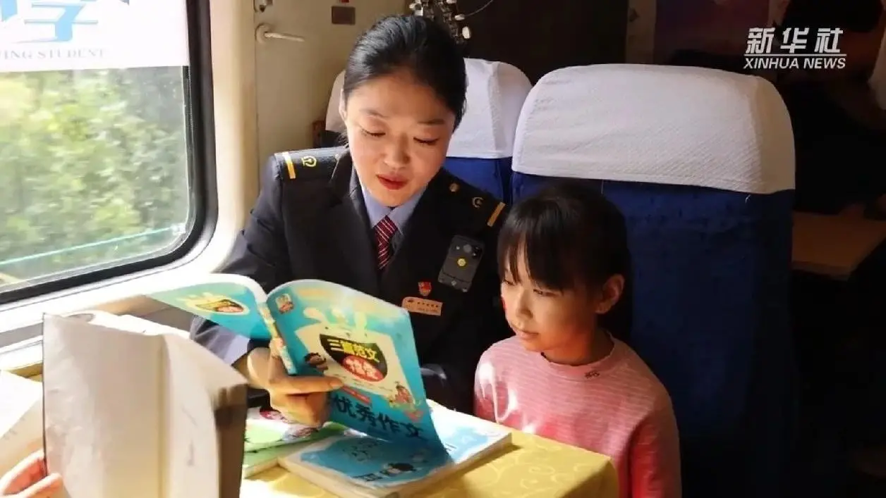 孩子们的“铁路校车”，穿越秦岭的“通学车厢”