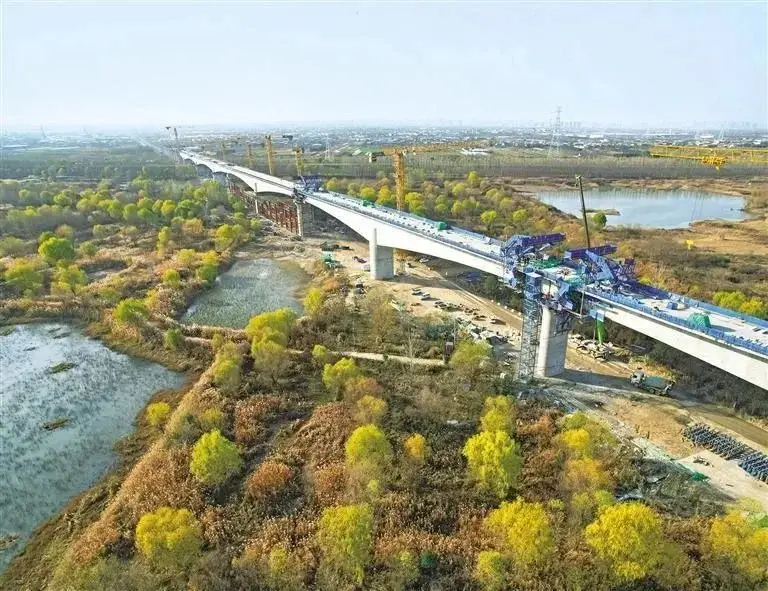 西延高铁渭河特大桥连续梁合龙