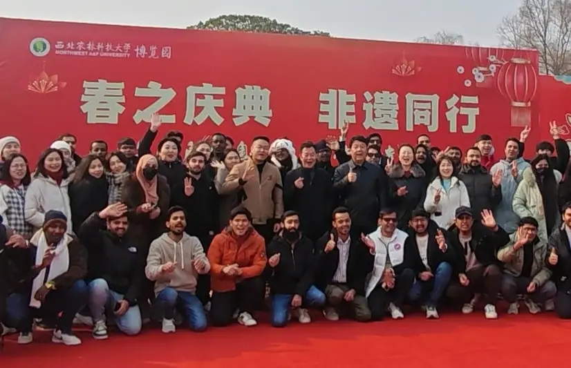百余留学生西农博览园里过大年