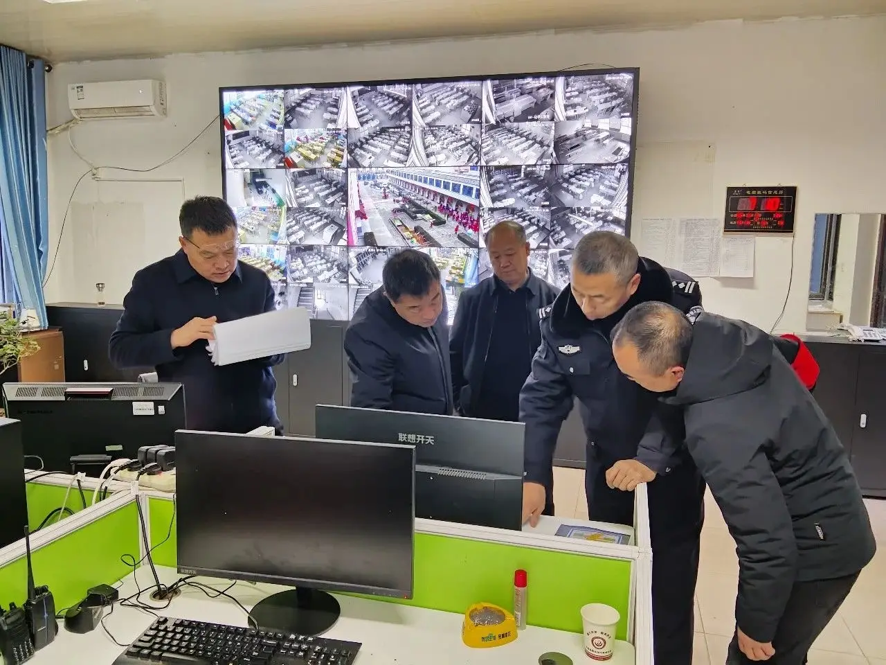 郝海洲督导检查校园安全工作