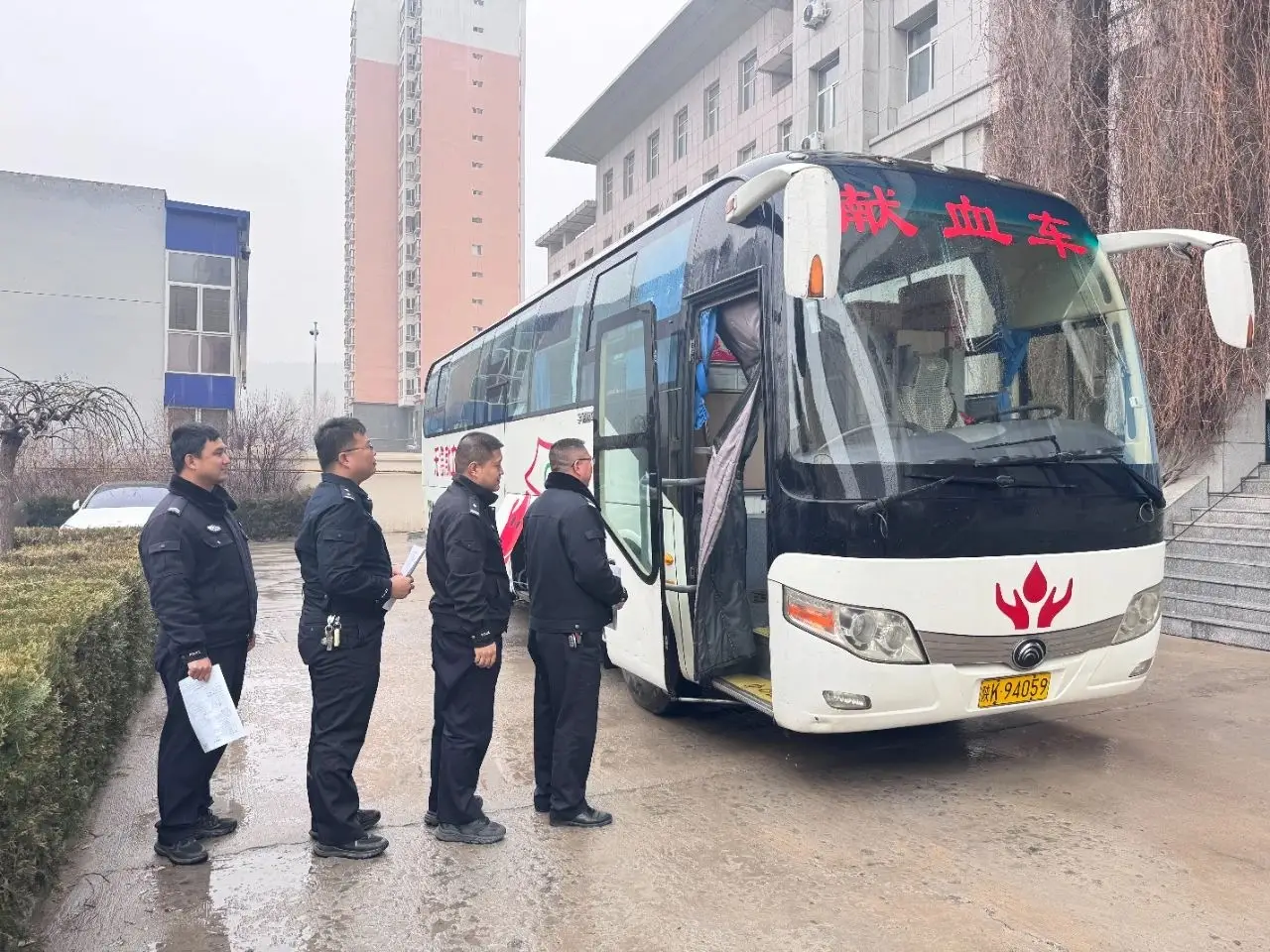 米脂县公安局组织开展无偿献血活动