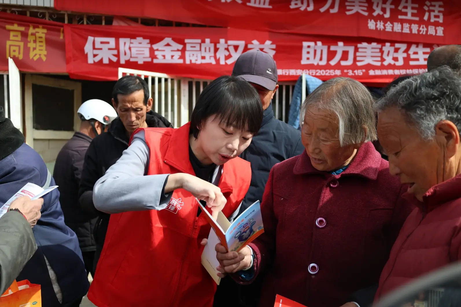 筑牢金融防线！招商银行榆林分行开展金融教育及反诈反假宣讲活动