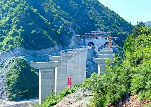 洛卢高速全力冲刺年底通车