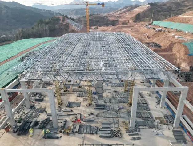 商洛西站站房钢结构屋面网架顶升成功