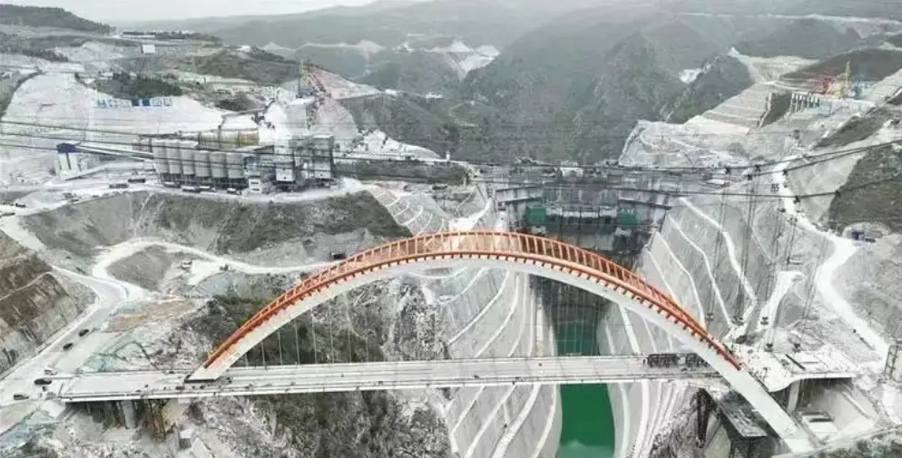 东庄水利枢纽工程泾河大桥合龙