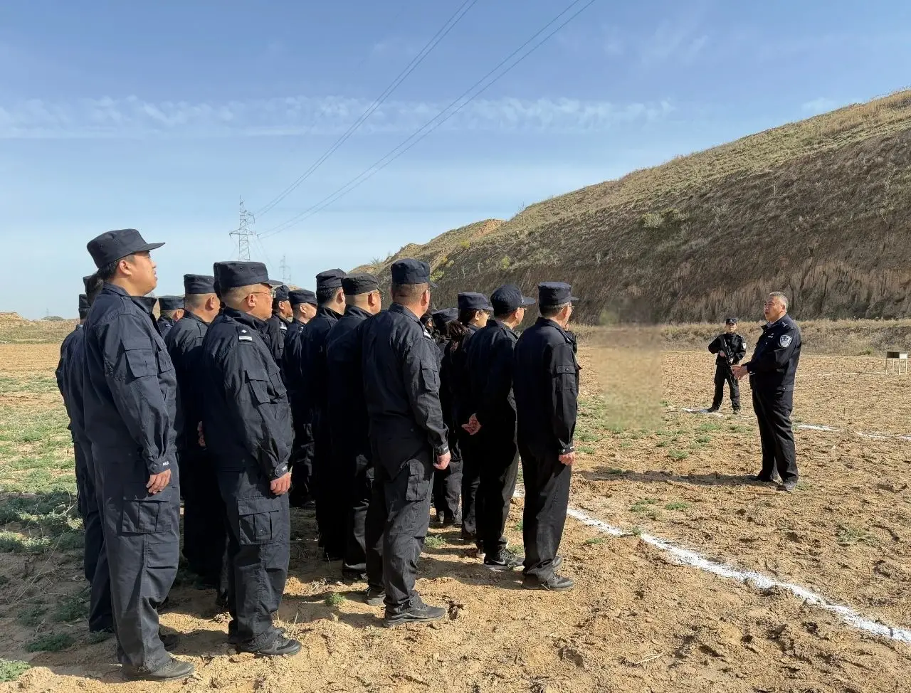 米脂公安开展实弹射击训练