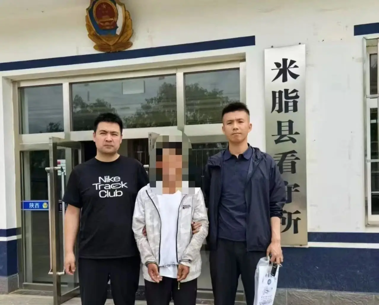 米脂公安破获系列拉车门盗窃案