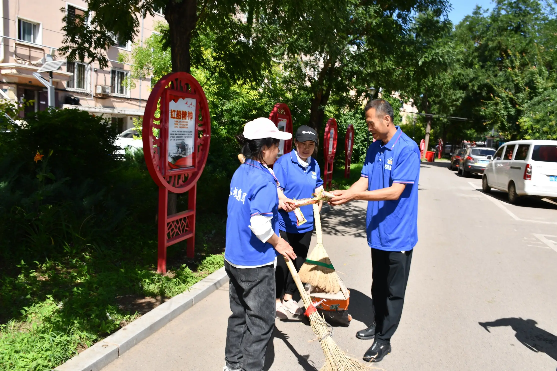 朝阳环境集团安洁物业开展“夏日送清凉”活动 关爱员工与居民共度酷暑