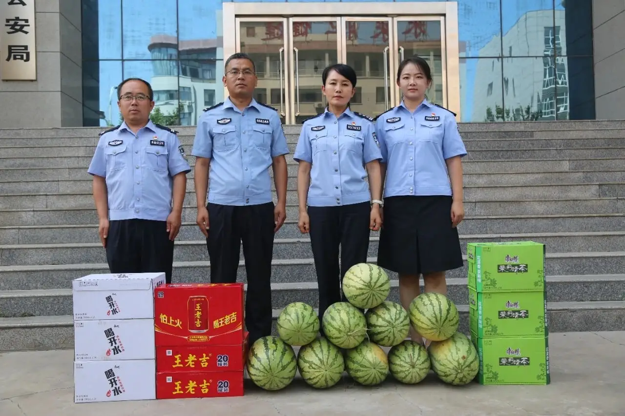 米脂县公安局开展夏季送清凉活动