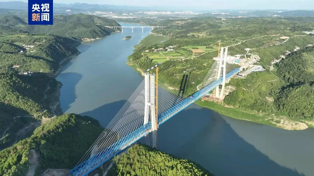 西十高铁进度条刷新，汉江特大桥钢桁梁合龙