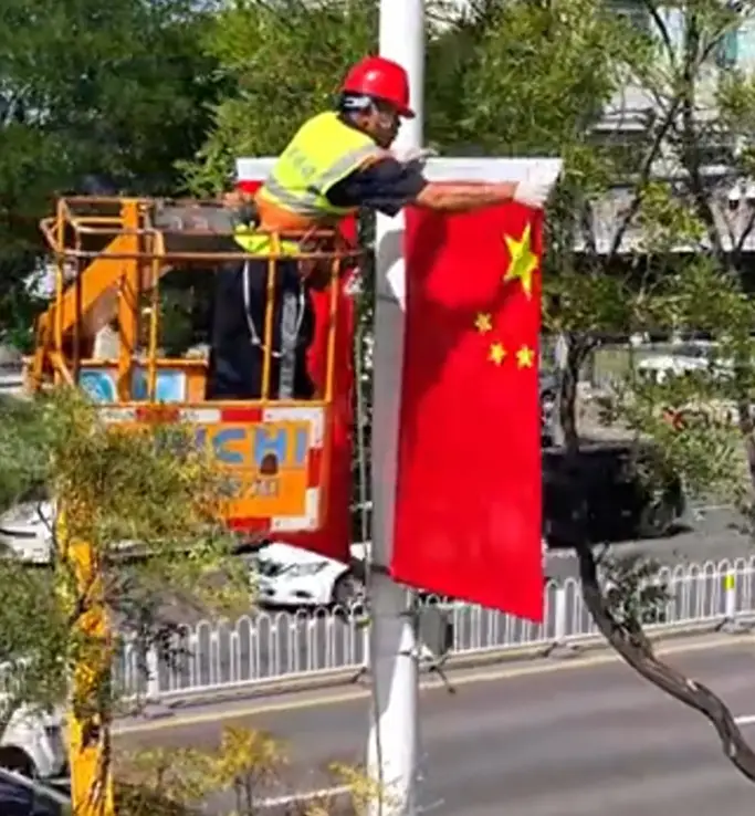 沈阳街头挂满国旗，一切准备就绪，9月12日一起接英雄回家