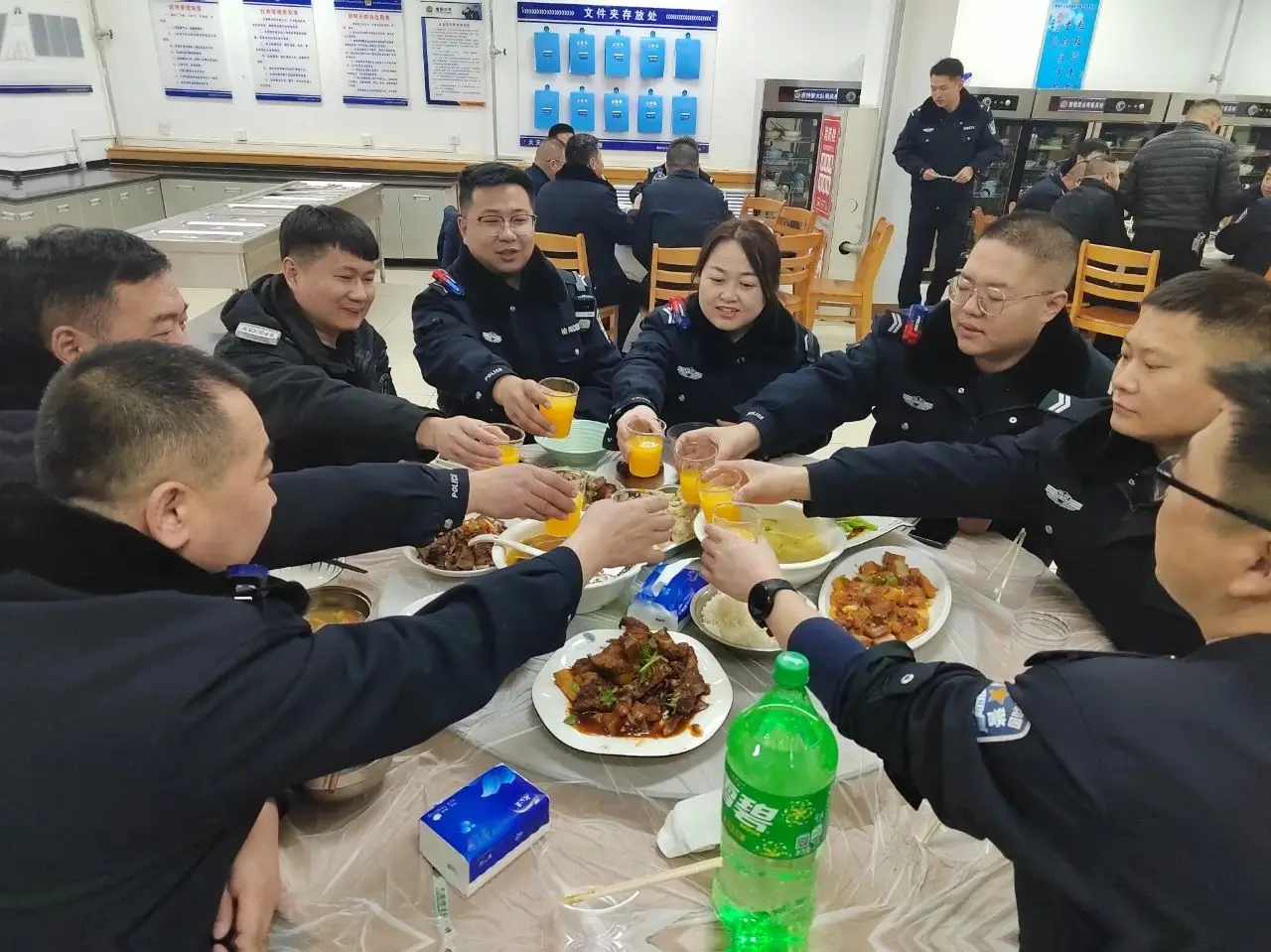 巳巳如意,蛇年"警"色,榆阳公安守护幸福团圆年